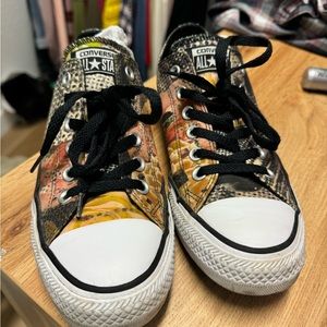 Converse tennis shoes